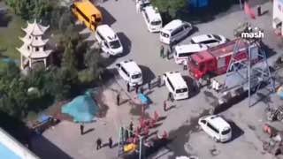 82 шахтёра погибли после взрыва метана на угольной шахте в китайской провинции Шаньси. Под землёй в этот момент находились 247 человек — спасатели до сих пор разбирают завалы и ищут пропавших.Сразу после аварии силовики задержали представителя компании-вла