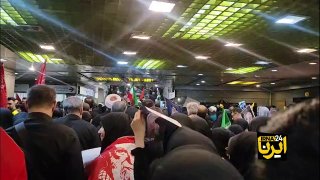 תחנת מטרו בטהרן מלאה באוהדים בדרכם לפרידה מ'מר איראן ההרוג'
