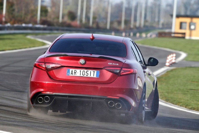 Alfa Romeo Giulia Quadrifoglio 3