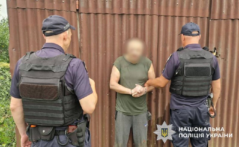 У Чернівецькій області затримали чоловіка, який 28 липня поранив двох поліцейських і переховувався 11 днів