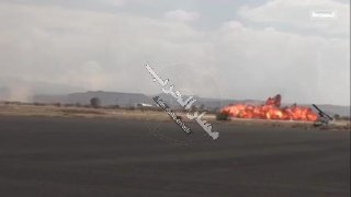 הרגעים הראשונים של ההפצצה הסעודית בנמל התעופה בצנעא