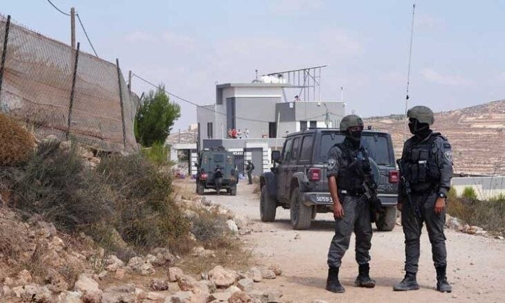 חיילי ישראל פשטו הבוקר על אזורים שונים בגדה וירו והרגו באב לשני פלסטינים.
