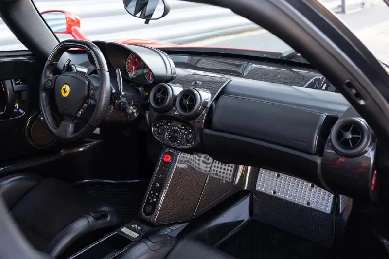 В Великобритании продают суперкар Ferrari Enzo пилота «Формулы-1» Дженсона Баттона 4