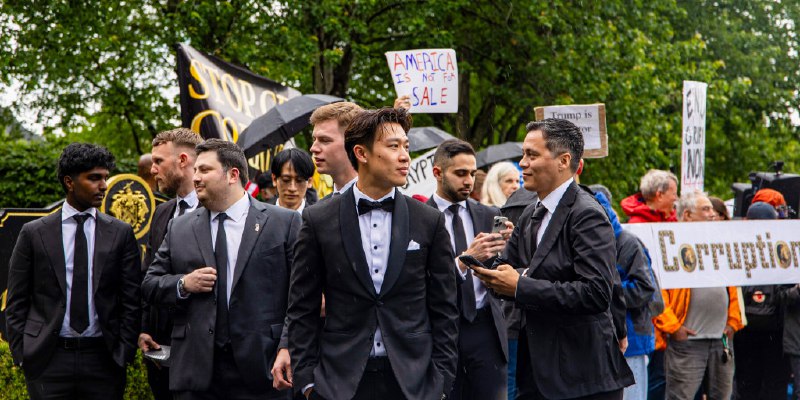 At Trump's crypto dinner: Tuxedos, luxury cars and a former NBA star