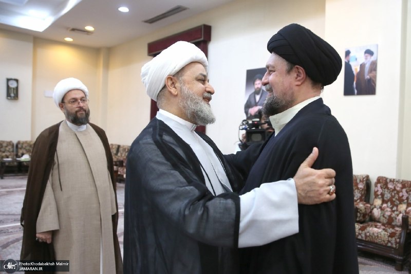 جماران: 📷 ادای احترام مهمانان خارجی چهلمین کنفرانس وحدت اسلامی به مقام شامخ حضرت امام خمینی (س) ✳️ به گزارش جماران، مهمانان خارج
