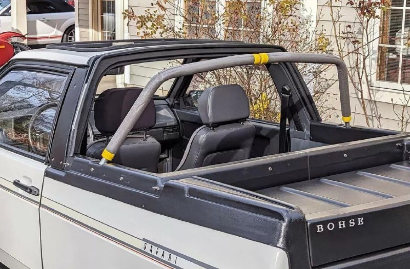 В США продают за $29 тысяч Lada-кабриопикап 4