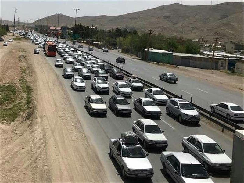 התנועה בשלושת הכבישים הראשיים של Razavi Khorasan כבדה אך חלקה