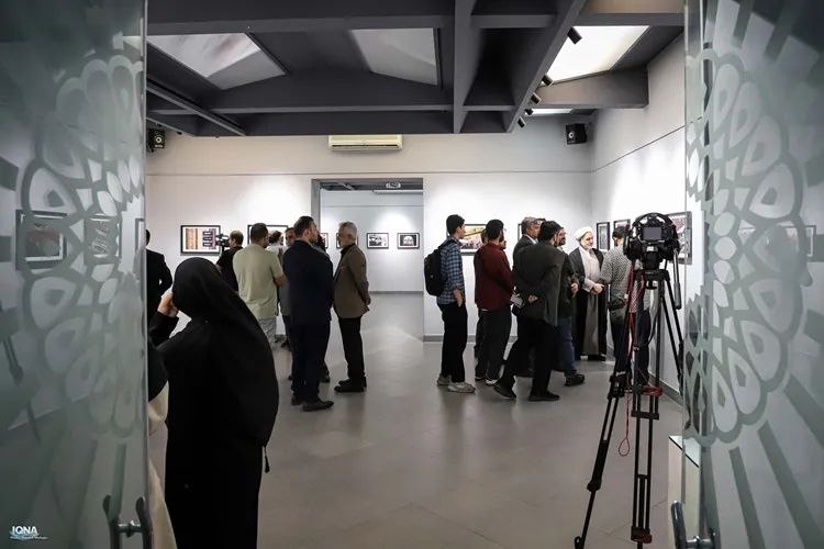 خبرگزاری ایکنا شعبه خراسان رضوی: 💠نمایشگاه «روایت وداع»؛ قصه عکاسانی که یک روز تاریخی را ثبت کردند🔰نمایشگاه عکس «روایت وداع» حاصل تلاش برای ثبت لحظه‌های 