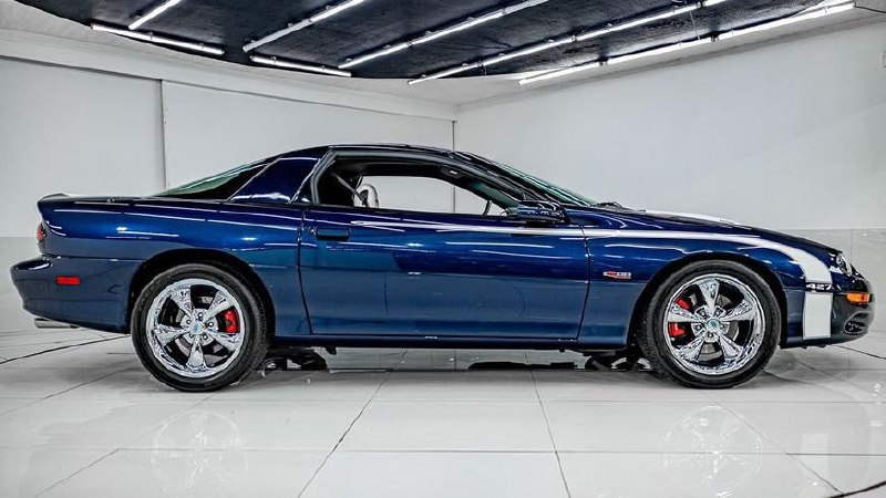 На продажу выставили редкий Chevrolet Camaro ZL1 2002 года 3