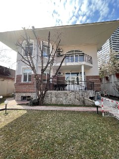 3-level house for sale in Yakkasaray district, 7 sotok