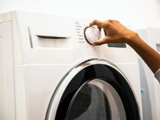 Россияне стали экономить на бытовой техникеСуммарная выручка пяти крупнейших производителей бытовой техники в России по итогам 2025 года упала на 11,6% — до 209 млрд рублей. Об этом пишет «Коммерсант».Из пяти производителей — Haier, LG, Beko, Indesit/Hotpo
