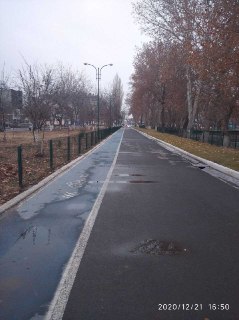 Ховли шахар марказида сув буйида