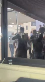 סצנות חדשות: כוחות הכיבוש יורים פצצות קול וגז לעבר בית הלוויות בדיר ג'ריר, צפונית מזרחית לרמאללה.