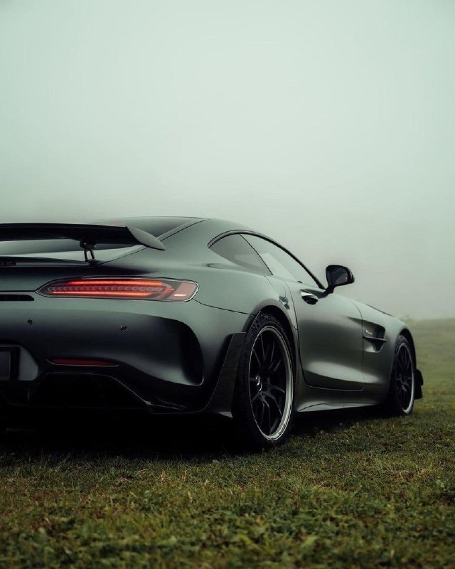 Mercedes-AMG GT R 4