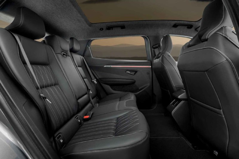 Mitsubishi анонсировала электрический Eclipse Cross 6