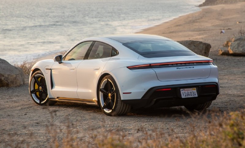 MG готовит фастбэк в стиле Porsche Taycan 4