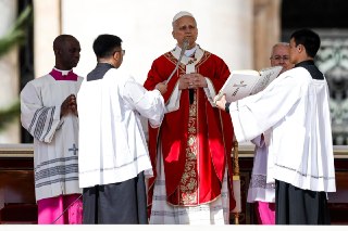 Римский Папа Лев XIV заявил, что Бог отвергает молитвы тех лидеров, что ведут войныПапа Лев XIV в Вербное воскресенье обратился с антивоенной проповедью на площади Святого Петра в Риме. В ней глава католической церкви назвал Иисуса «Богом, отвергающим войн