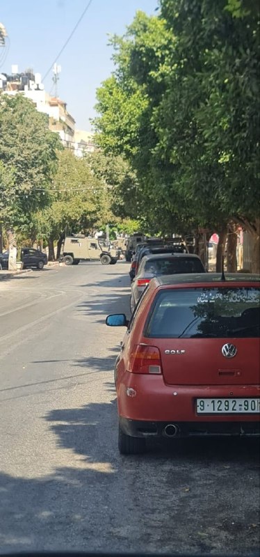 תמונה של עמדת כלי רכב של צבא הכיבוש ברחוב האוניברסיטה ליד בית החולים המתמחה שכם.