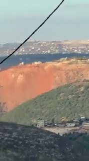 חלק מההר בעיירה קנטרה בדרום לבנון קרס; כתוצאה מסדרה של הפצצות ישראליות חזקות ואינטנסיביות במשך שבועות.