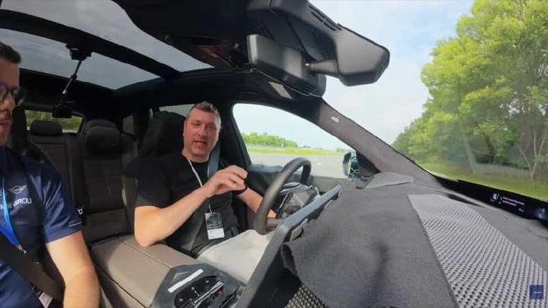 В 2027 BMW X5 (G65) внутри — почти «новая цивилизация»: полностью переработанный