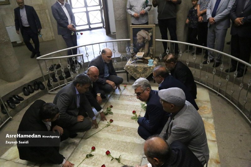 عصر همدان: 📸مراسم روز پزشک در آرامگاه بوعلی سینا🔹مراسم روز پزشک و ادای احترام به مقام شامخ شیخالرئیس بوعلیسینا با حضور مسئولان اس