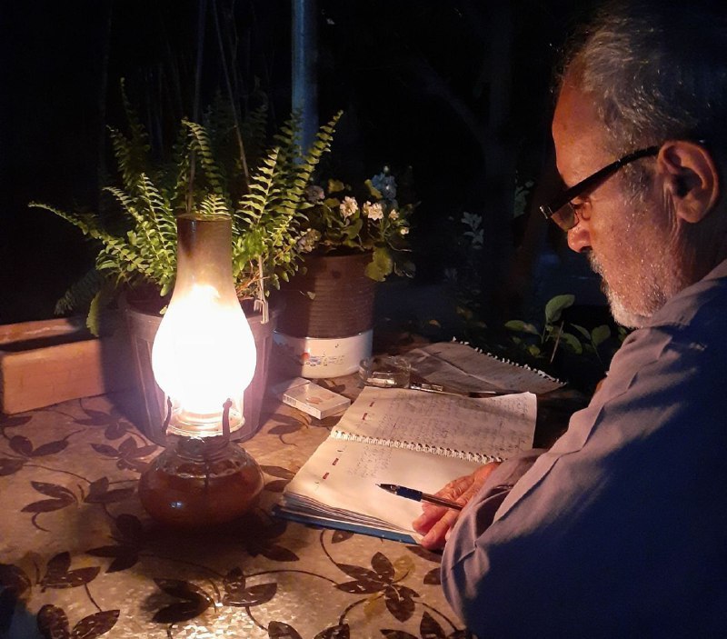 نغمه های دلتنگی: ای شعر مبادا که تو ارزان بفروشیبر کاخ ستم کلبه ی ایمان بفروشیهر چند اگر قافیه ات گمشده حالاخود را تو براین بازی اوزان بف