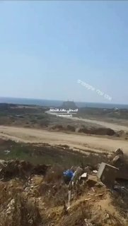בצילומים נראה הטיל השלישי מל"ט ישראלי פוגע בג'יפ בדרום העיר עזה.