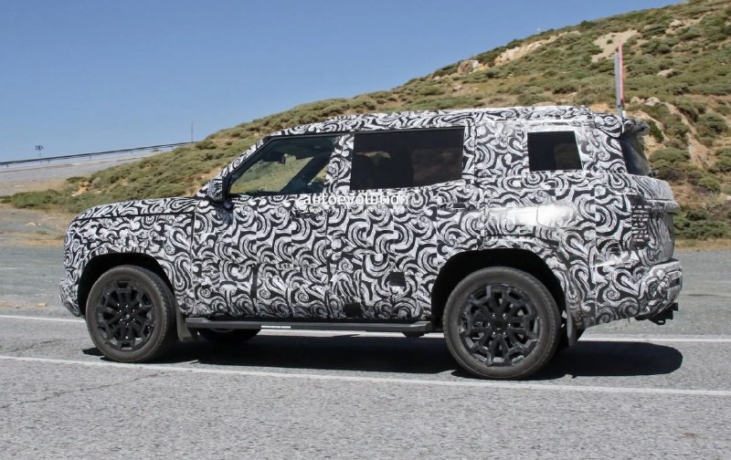 Mitsubishi вывел на тесты новый Pajero 2