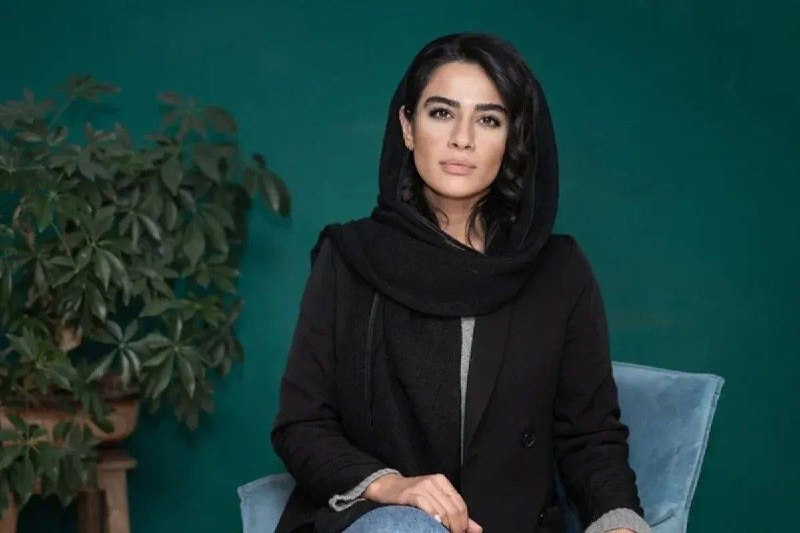 عصرخبر asrkhabar.com: 🔺هیوا سیفیزاده، خوانندهی زن به چهارسال حبس محکوم شد 🔹هیوا سیفیزاده که در جریان تکخوانی در «عمارت روبرو» در اسفند ۱۴۰