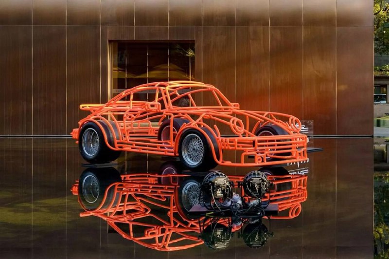 В Италии продают скульптуру Porsche, которая стоит дороже, чем реальная машина.
