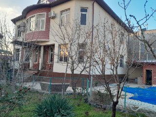 Продаётся 6 соток,2 этажа,7 комнат,5 санузлов (тузель)