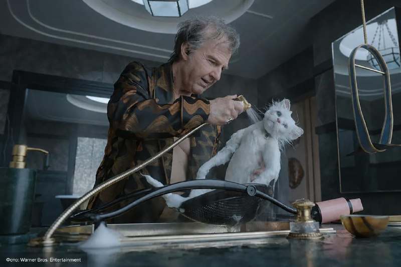 אלחנדרו גונזאלז Iñárritu's Digger הוא סאטירה פוליטית שבה טום קרוז הפך לאיש זקן, שמן ומאוד לא נעים, מוכן להק…