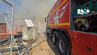 🇮🇱 שרפה פרצה בחניון תת-קרקעי באתר בנייה בפתח תקווה, שבו אוחסנו צינורות פלסטיק רבים. לוחמי האש פועלים במקו…
