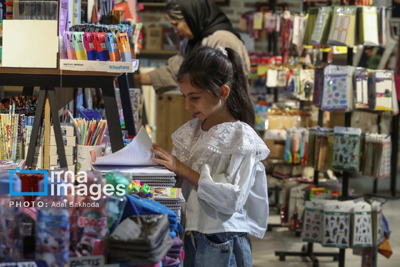 📸Video report l Writing tools market evening of reopening schools