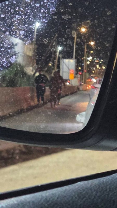 חיילי ישראל עוצרים 3 צעירים בכניסה המזרחית לעיר קלקיליה.
