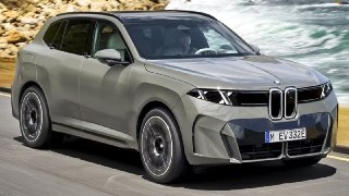 А вот и новый электромобиль BMW iX5 на платформе Neue KlasseДизайн со сравнению с привычными X5 изменился сильно: появились ходовые огни в виде логотипа соцсети Х, фары-ноздри, а дверные ручки выполнены в виде крылышек и находятся в неожиданном месте на ст