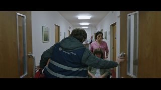 Трейлер фильма Resident Evil от Зака Креггера («Орудия»)Главным героем хоррора станет курьер Брайан, которого наняли доставить груз в больницу Раккун-сити, но тот попадает в самый эпицентр локального апокалипсиса.Прокат начнётся 18 сентября.💼 Rozetked | По