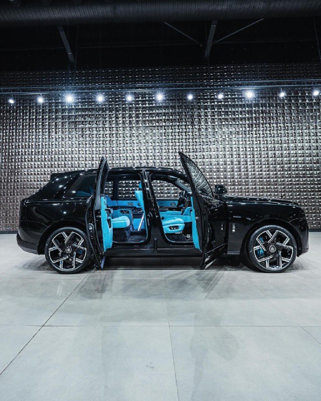 Rolls-Royce Cullinan ll Black Badge Tiffany edition 2