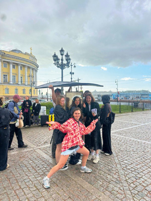 Саша Мадемуазель, Вита Клац, Глаша Гурьянова, Маша Туева: рассказываем и показываем в материале Собака.ru, кто (и как!) работал над свадебной каверстори Марии МиногаровойВот это дримтим! Брайдалкор-обложка октябрьского номера Собака.ru и свадебная каверстори Марии Миногаровой и Александра Горчилина (с конем, лебедем, панк-свитой и тамадой мечты!) сделана руками и глазами талантливых (и любимых!). Знакомьтесь, если не знакомы!Саша Мадемуазель, фотограф: 