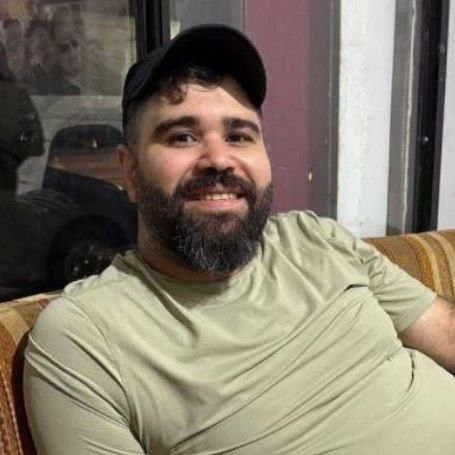העיירה ג'ויה חוגגת את חתונתו של בנה המפורסם, מוחמד דייך, שנהרג הבוקר כתוצאה מפשיטת מזל"ט ישראלית על נבטיה.