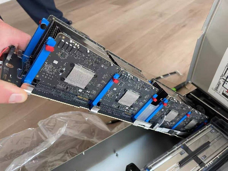 网传 Apple 服务器硬件内部照片曝光，或用于专用云计算