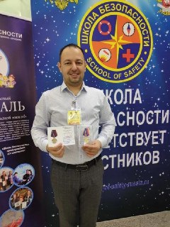 Иркутской школе присвоили имя погибшего мобилизованного учителя. Сам он был расстроен отъездом, а родители добивались, чтобы его не отправляли на войнуШколе № 30 в Иркутске присвоили имя Ильи Легкодимова, работавшего там учителем физики и информатики. Его 