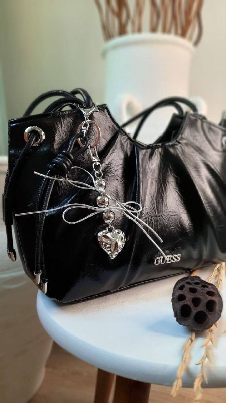 🎀👛کیف و کفش پاپیون🎀👛ده سال سابقه فروش آنلاین ✨️🛍: دو میلیون تومان 👜کیفیت عالی و بینظیر 💯👌شیک برای خانمهای مشکی پسند 😉و مشکل پسند 😍کد ایبرای سفارش به آیدی زیر پیام دهیدبرا
