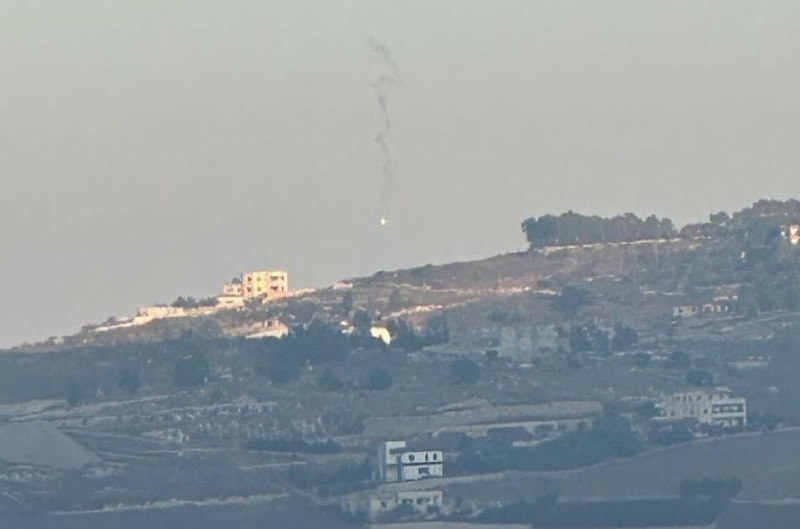 דחוף: הכיבוש משליך אבוקות באווירת העיירה בית יהון, דרומית ללבנון.