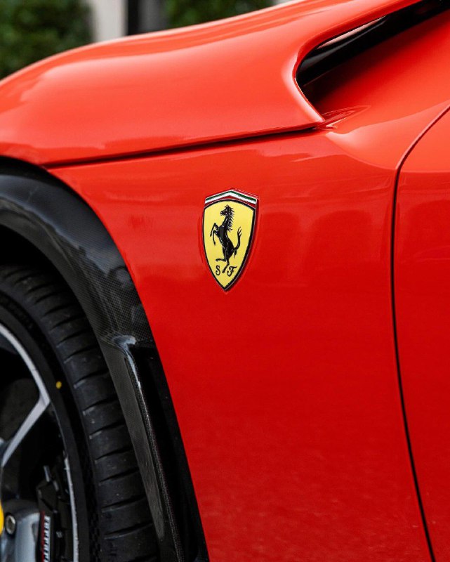 Ferrari Purosangue 5