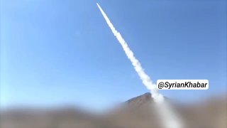 זהו סרטון של צבא תימן יורה טילים טקטיים לעבר עמדות אויב. במהלך 100 הימים האחרונים ירה צבא תימן מאות רקטות ל…
