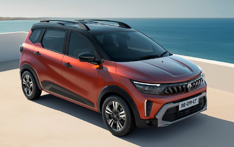 Renault обновил бюджетный семиместный компактвэн Triber 1
