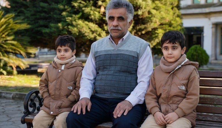 تماشا: به علی و محمّدنوه‌های عزیزمشما برادر هم، جان مهربان منیدجنون شعله‌ور شعر بر زبان منیدبه جاودانگی چشم‌هایتان سوگندستارگان