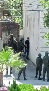 דחוף: כוחות הכיבוש עוצרים צעיר ומתעללים בו בעיירה קבלאן שמדרום לשכם.