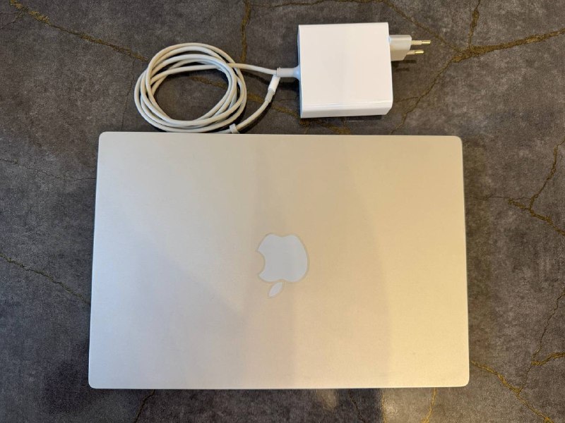 Продаю ноутбук Xiaomi Mi Notebook Air